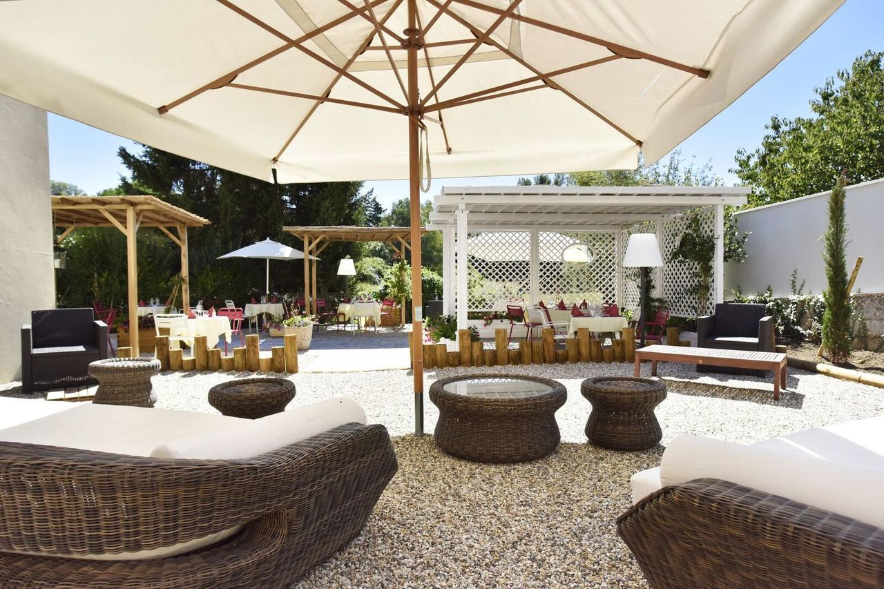 Logis Hotel-Restaurant Le Relais Hauterives Exterior photo