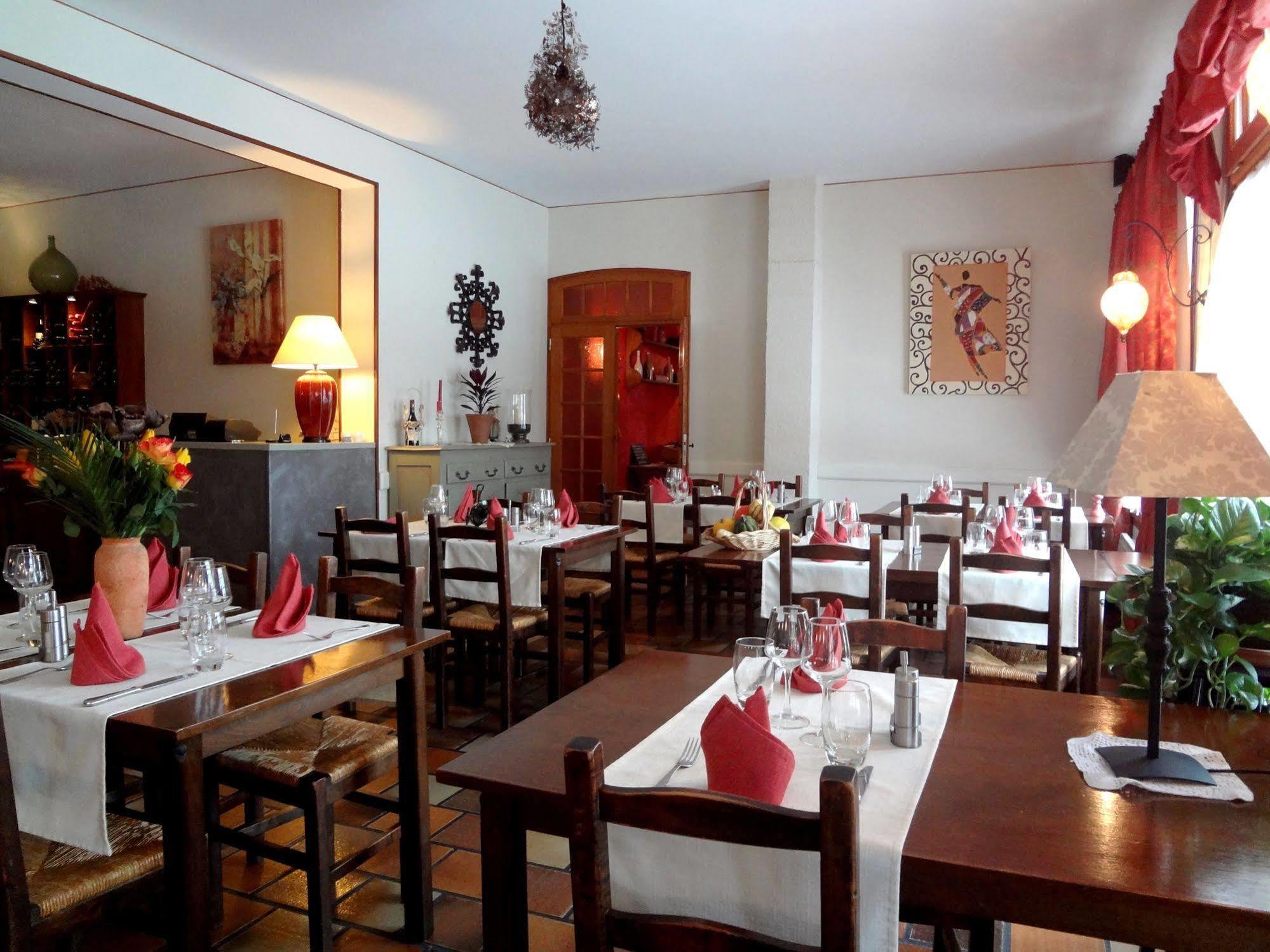 Logis Hotel-Restaurant Le Relais Hauterives Exterior photo