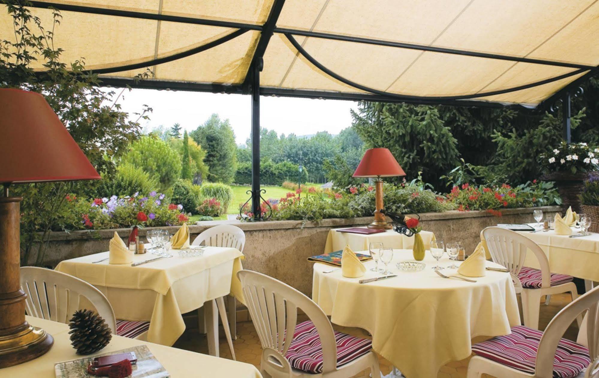 Logis Hotel-Restaurant Le Relais Hauterives Exterior photo