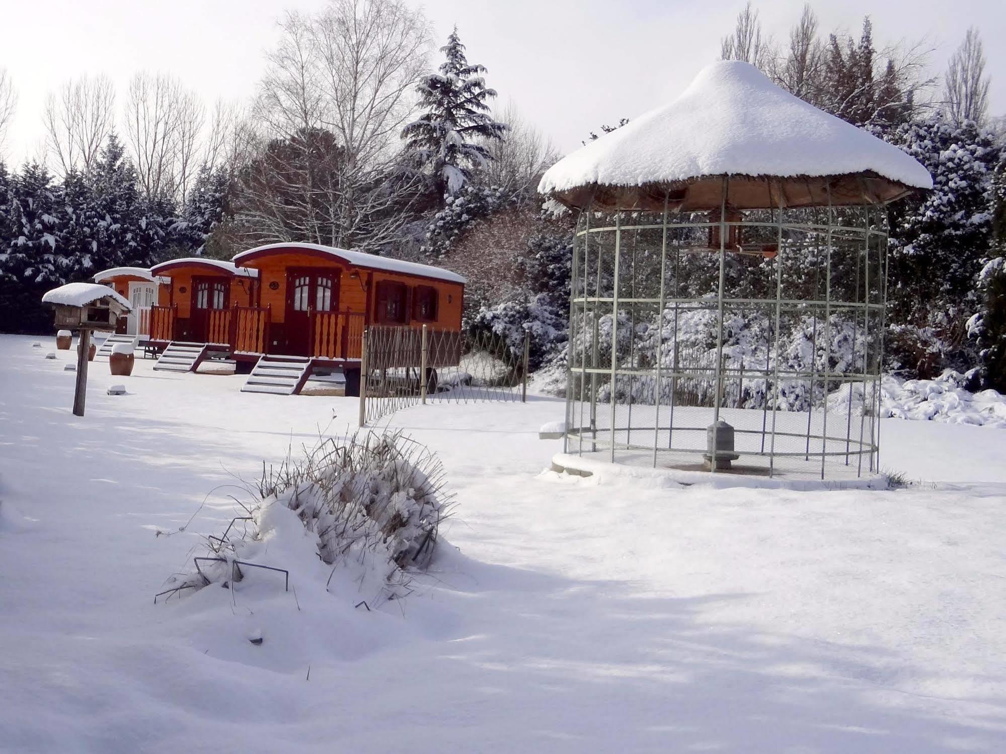 Logis Hotel-Restaurant Le Relais Hauterives Exterior photo